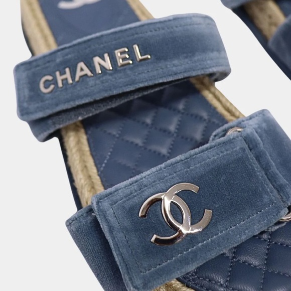 CHANEL velvet blue sandals - Picture 2 of 6